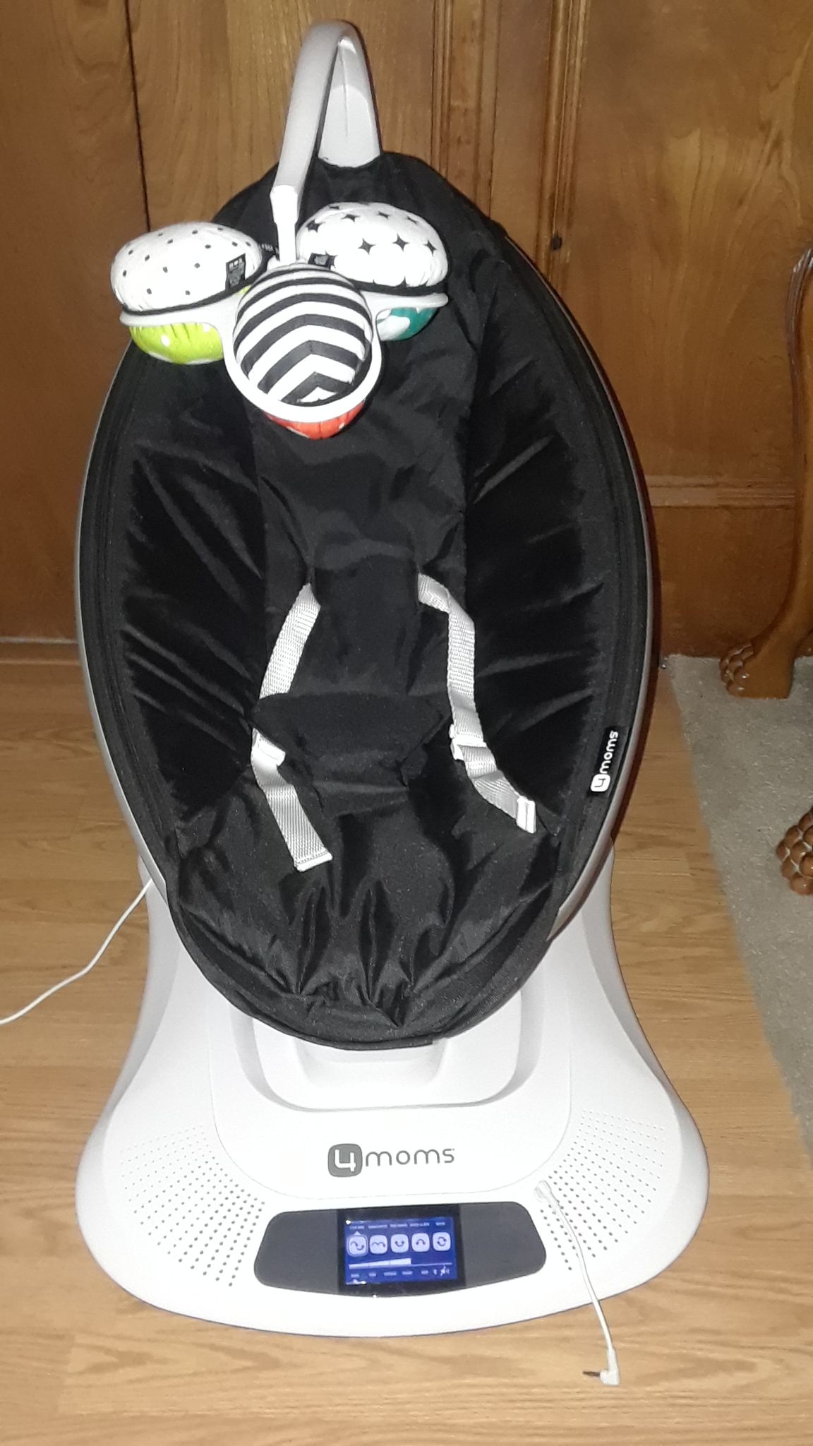 4 moms MamaROO infant SWING