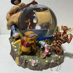Disney Winnie the Pooh Springtime w/ Heffalump Snowglobe 