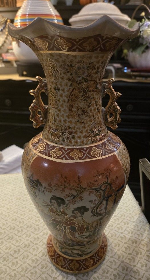 Vintage Oriental Satsuma Style Vase Etched  With Gold 
