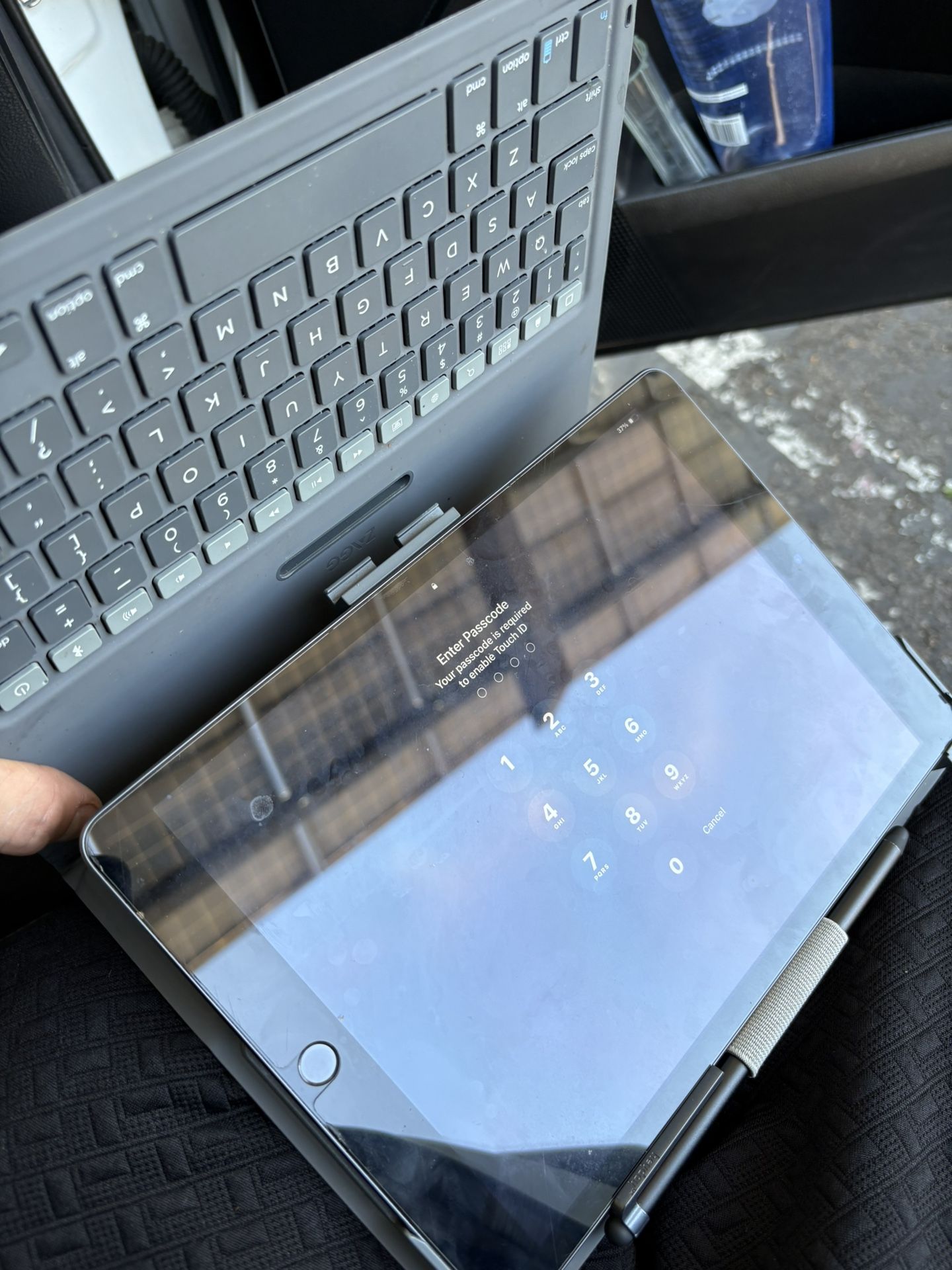 Ipad 9th Gen W Keyboard 64gb