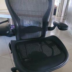 Herman Miller Aeron Size B Classic - Ergonomic Mesh Office Chair