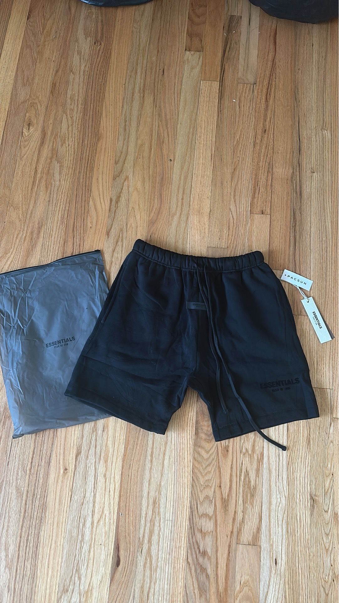 Black Essentials shorts