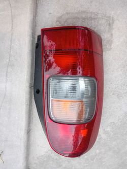97-05 chevy venture Oldsmobile silhouette pontiac montana pontiac trans spor mini van taillight