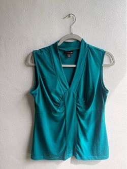 East 5th Women’s Green Blue V-Neck Top Size Medium Like New
