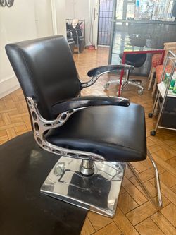 Styling chair