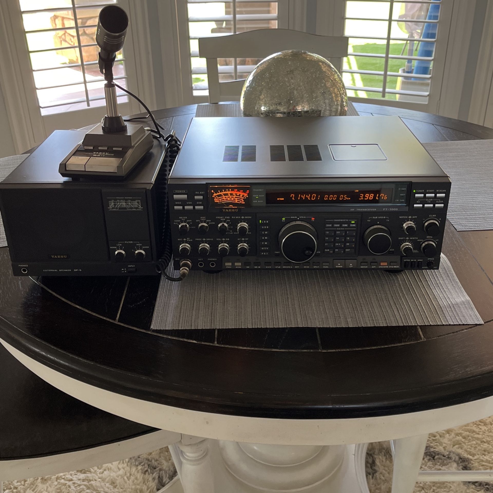 Yaesu FT-1000 Ham Radio