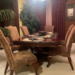 Beautiful solid wood dinning / dining table along with six elegant matching comfortable chairs