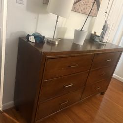 Solid Wood Dresser – 6 Drawers – Great Condition