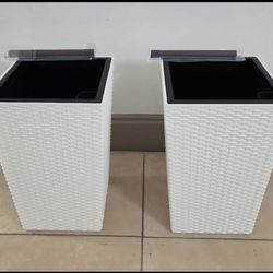 *** NEW LOW PRICE *** PAIR of 16" White Textured Resin Planters (with Water Level Monitoring)  @ Lasting Creations