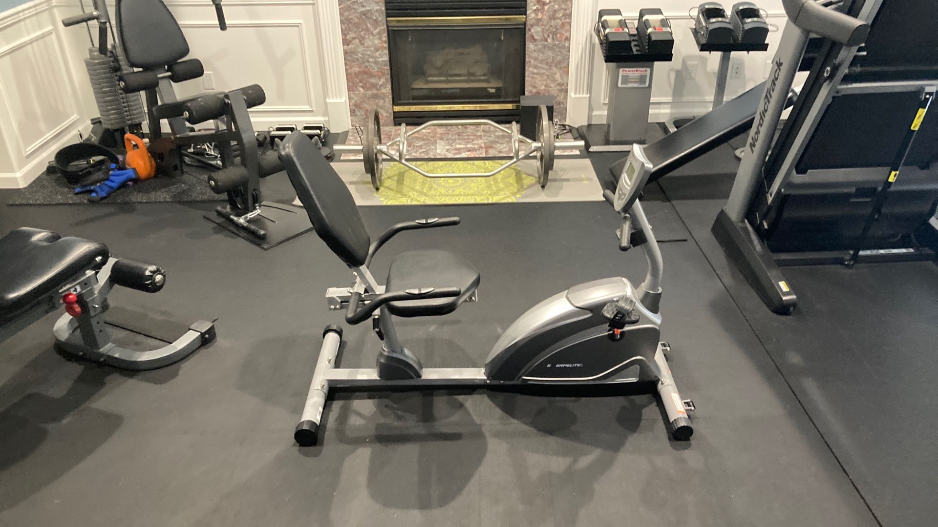 Recumbent exercise bike