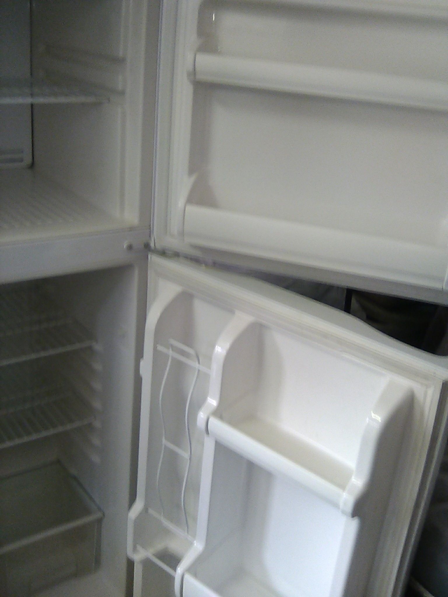 Magic Chef MCBR1010W double door frost free refrigerator for Sale in