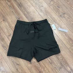 Fear of God Essentials Shorts (Black) – Small