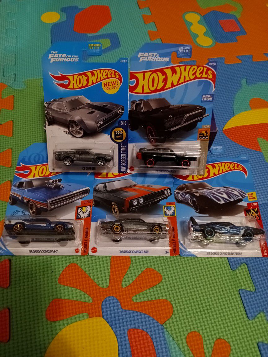 1969 & 1970 Dodge Charger Daytona/Ice/500/Off-road (5) Car Bundle Of 1:64 Scale Hot Wheels 🔥 New & Sold Together Only