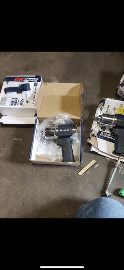 Air impact wrench w/ comfortable grip