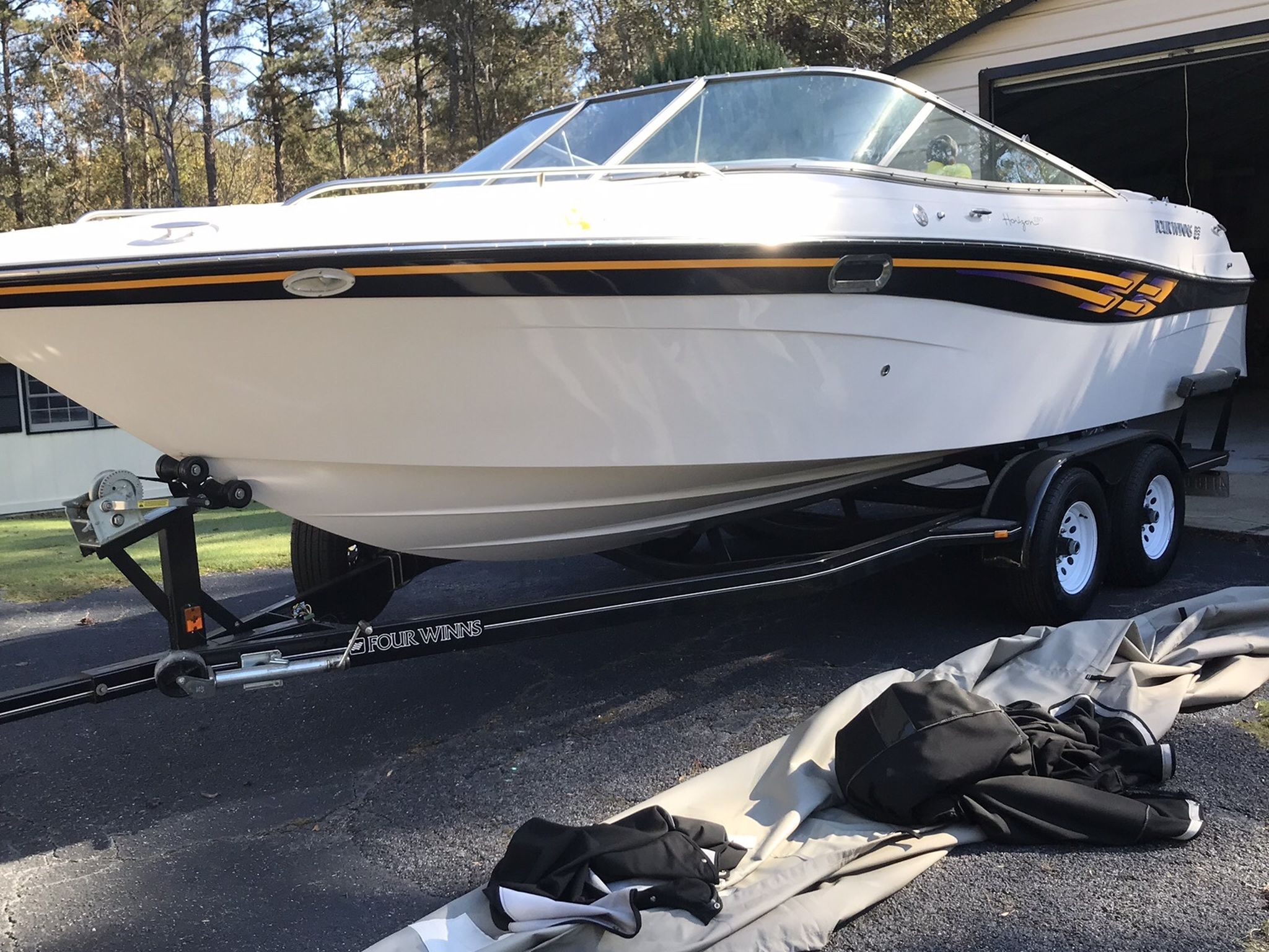 2000 U Speed Boat Basically Brand New 110hrs!