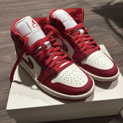 Air Jordan 1 Mid SE