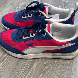 Women’s Puma R22 Sneakers Size 9.5 