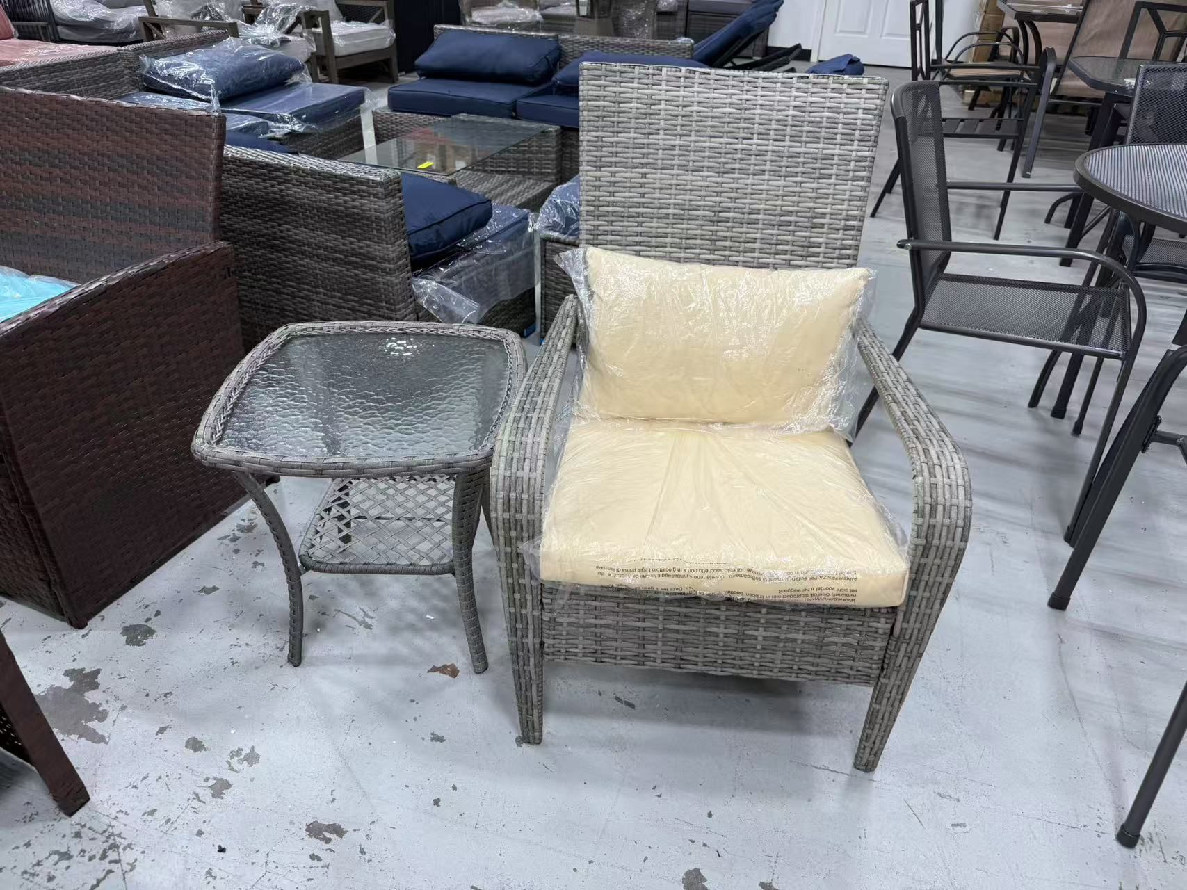 Brand new 2 pieces outdoor patio chair and table set