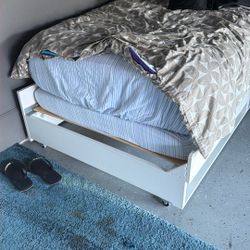 Single bed with One mattresses, almost new.