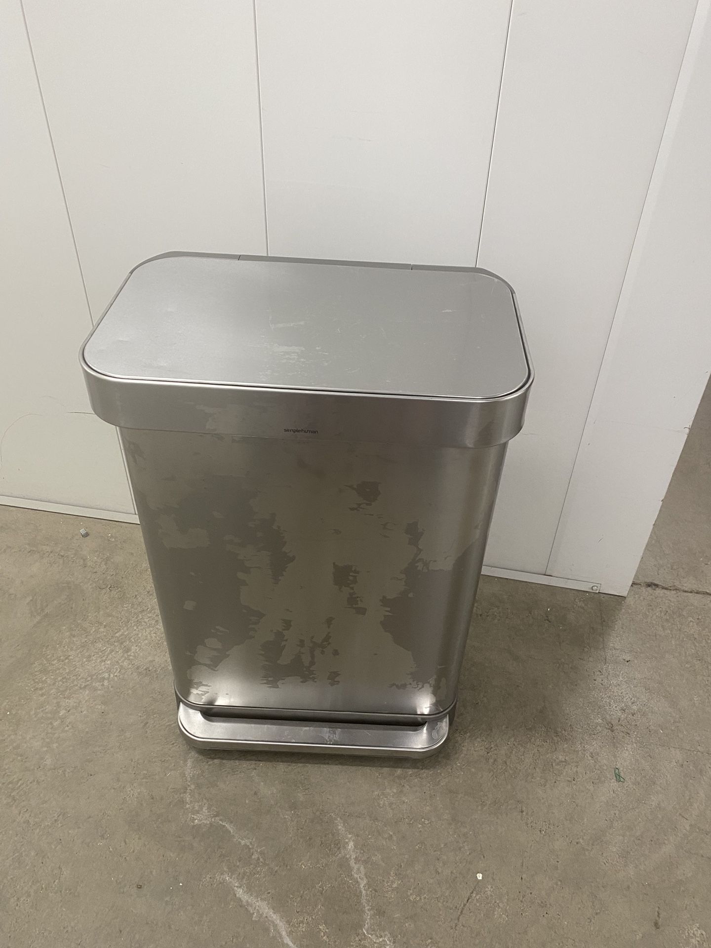 13 Gallons Heavy duty Trash Can Used