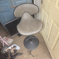 2 Leather Bar Stools Adjustable Height