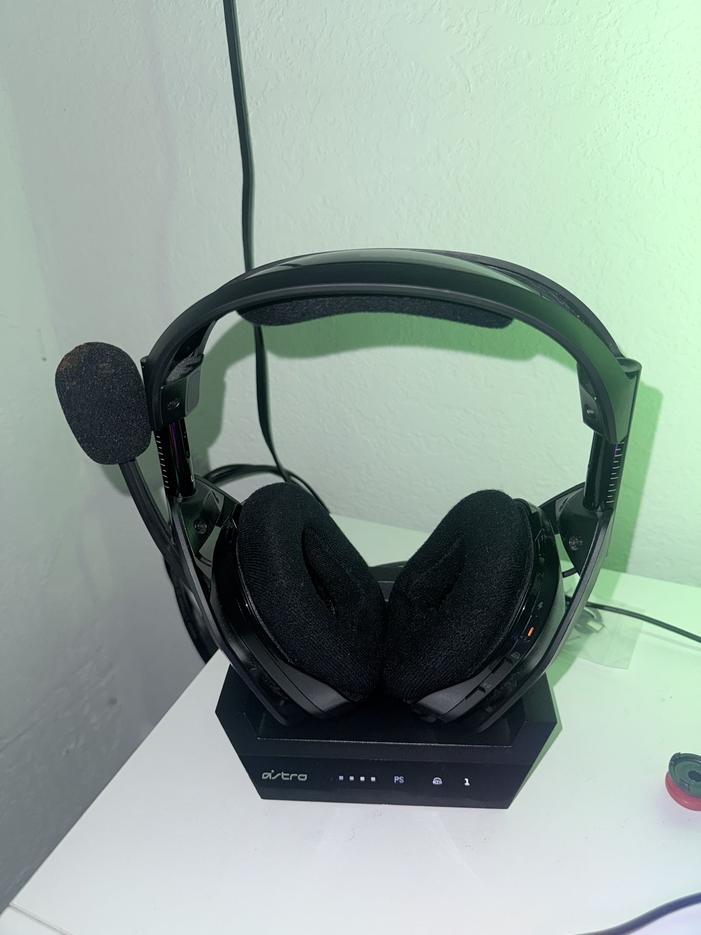 ASTRO Gaming A50 Wireless Headset with Base Station Gen 4, USB Radio Frequency, Unidirectional Microphone Headphones, Compatible with PS4, PS5, PC Win