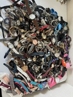 + 200 Watches Lot