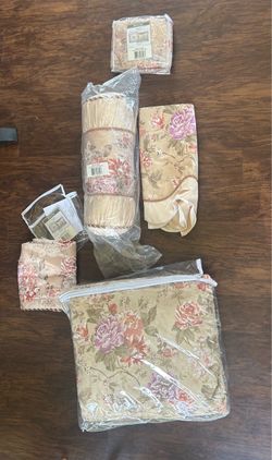 Touch of Class "Forever" Floral King Bedspread Set with Matching Accessories (New)