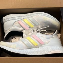 Adidas Ultra Boost men’s size 9.5 like new