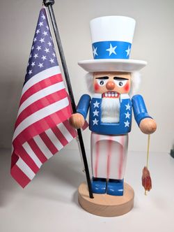 STEINBACH GERMAN WOODEN NUTCRACKER CHUBBY “UNCLE SAM” W/ USA Flag 13.75"