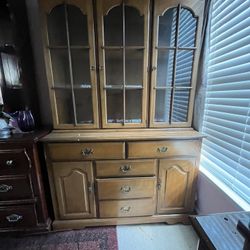 Showing Cabinet With Drawers  ( Negotiatable)