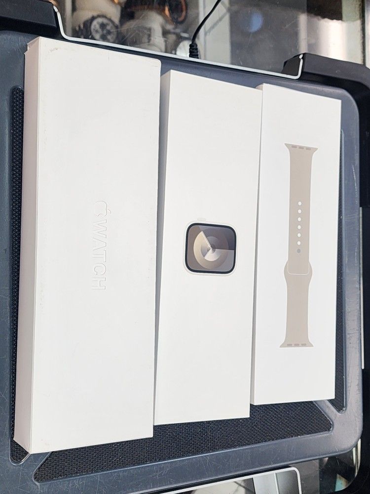 Apple Watch Series 9 GPS 41mm Smart Watch With Starlight Sport Band Brand New Sealed! 