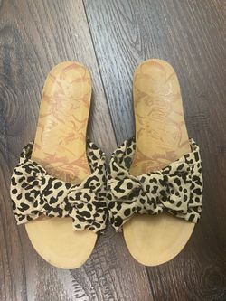 Women’s cheetah blowfish sandals size 6