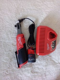 Milwaukee m12 fuel ratchet 3/8 kit