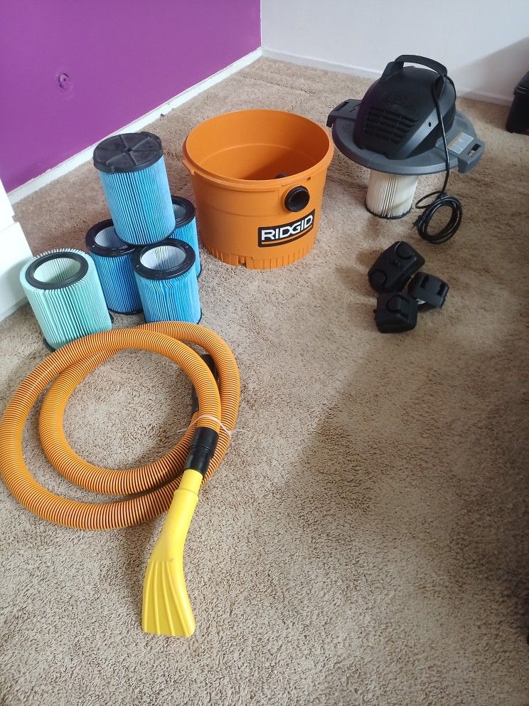 RIDGID VACUUM CLEANER 9 GALLONS