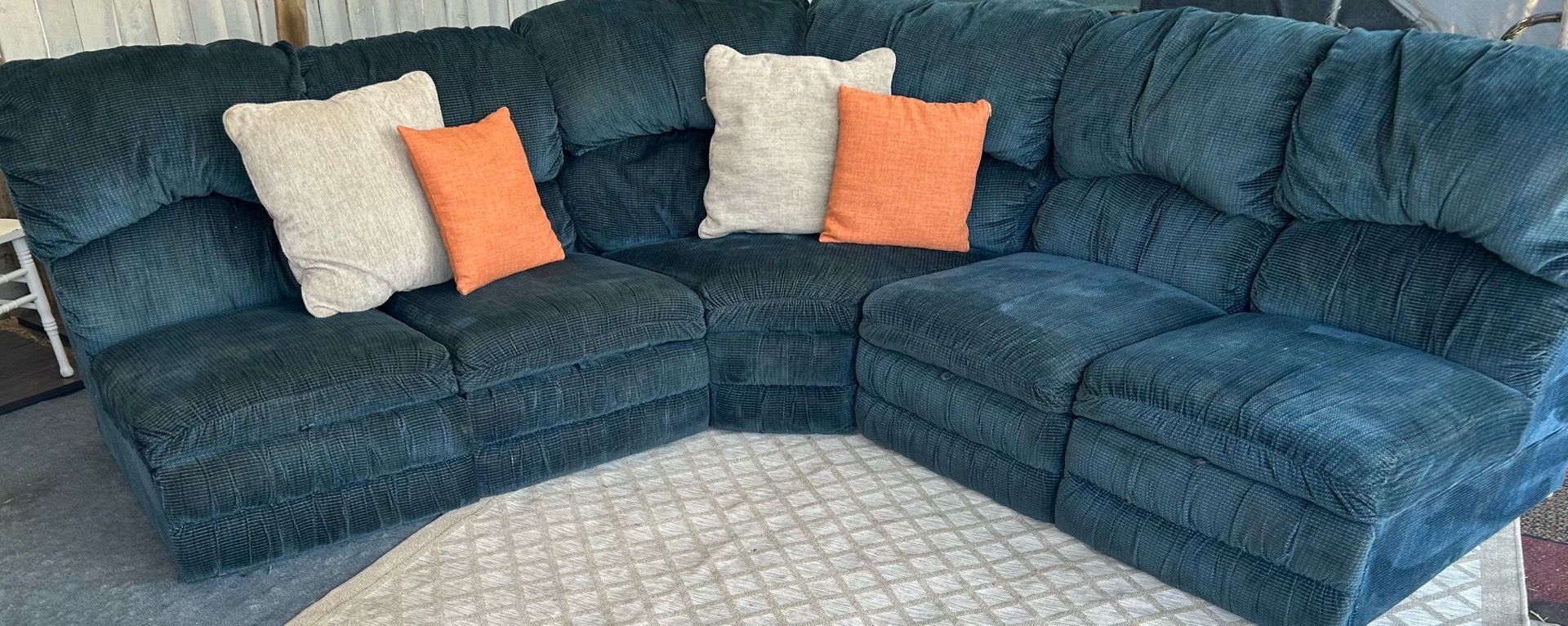 Couches blue no damage