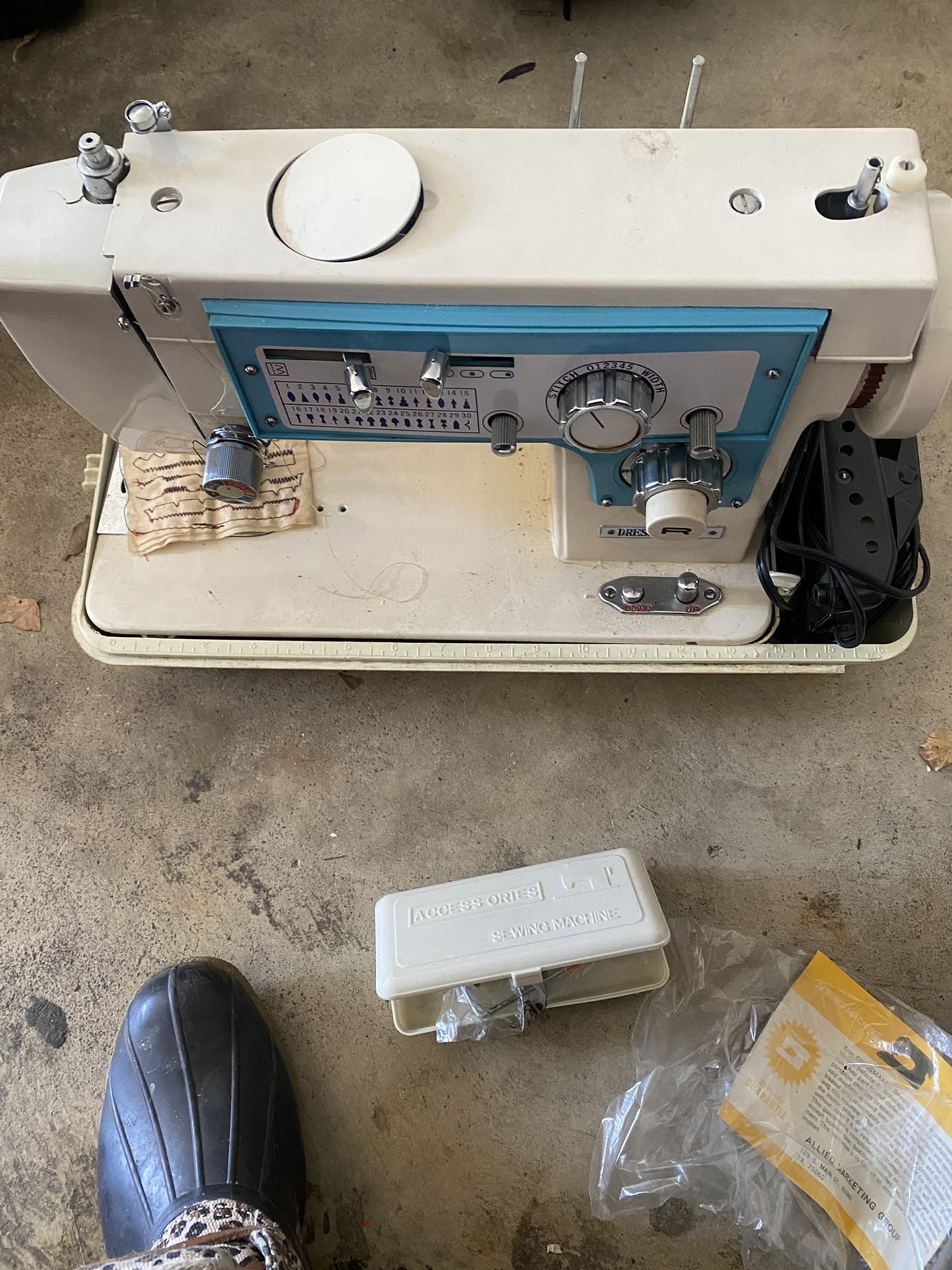 Dressmaker Sewing Machine 