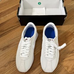 New Women’s Nike - 7.5