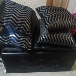 Ottoman With 4 Cushions