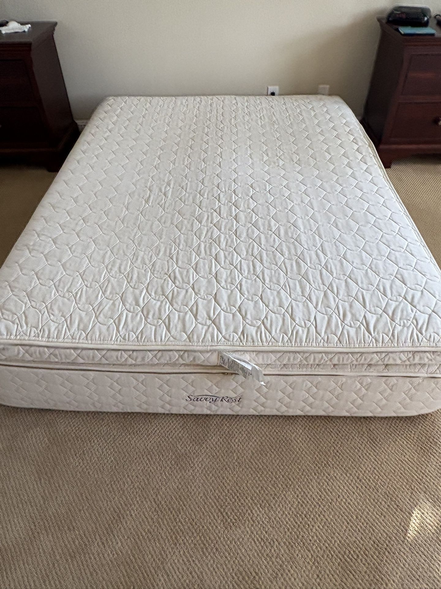 Queen - Savvy Rest Mattress w/ Pillowtop And Box Spring