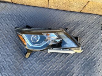 Nissan Pathfinder Headlight 2017-2020, C Nissan Pathfinder Headlamp, OEM ORIGINAL NISSAN LAMP, passenger side, perfect CONDITION
