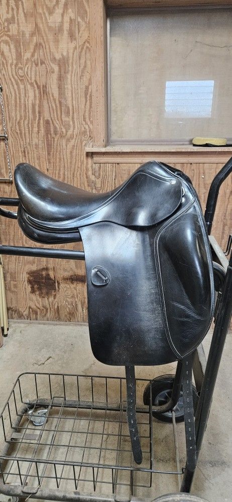 Amerigo Vega Dressage Saddle 17"