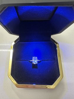 2.00ct Cushion Cut Diamond Ring - F/VS1 - 18k Yellow Gold