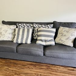 Sofa/Couch 3 Seater with 4 pillows