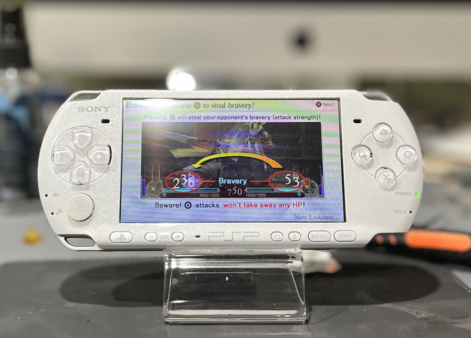 PSP 3001 Pearl White - PSP 2000 Blue See Through.
