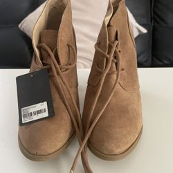 Women Boots Shoes $10 ( Brand New )