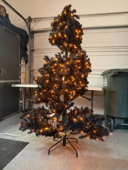 6’ Halloween Tree with decorations