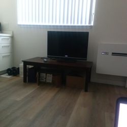 Vizio TV 32in with Remote Control 