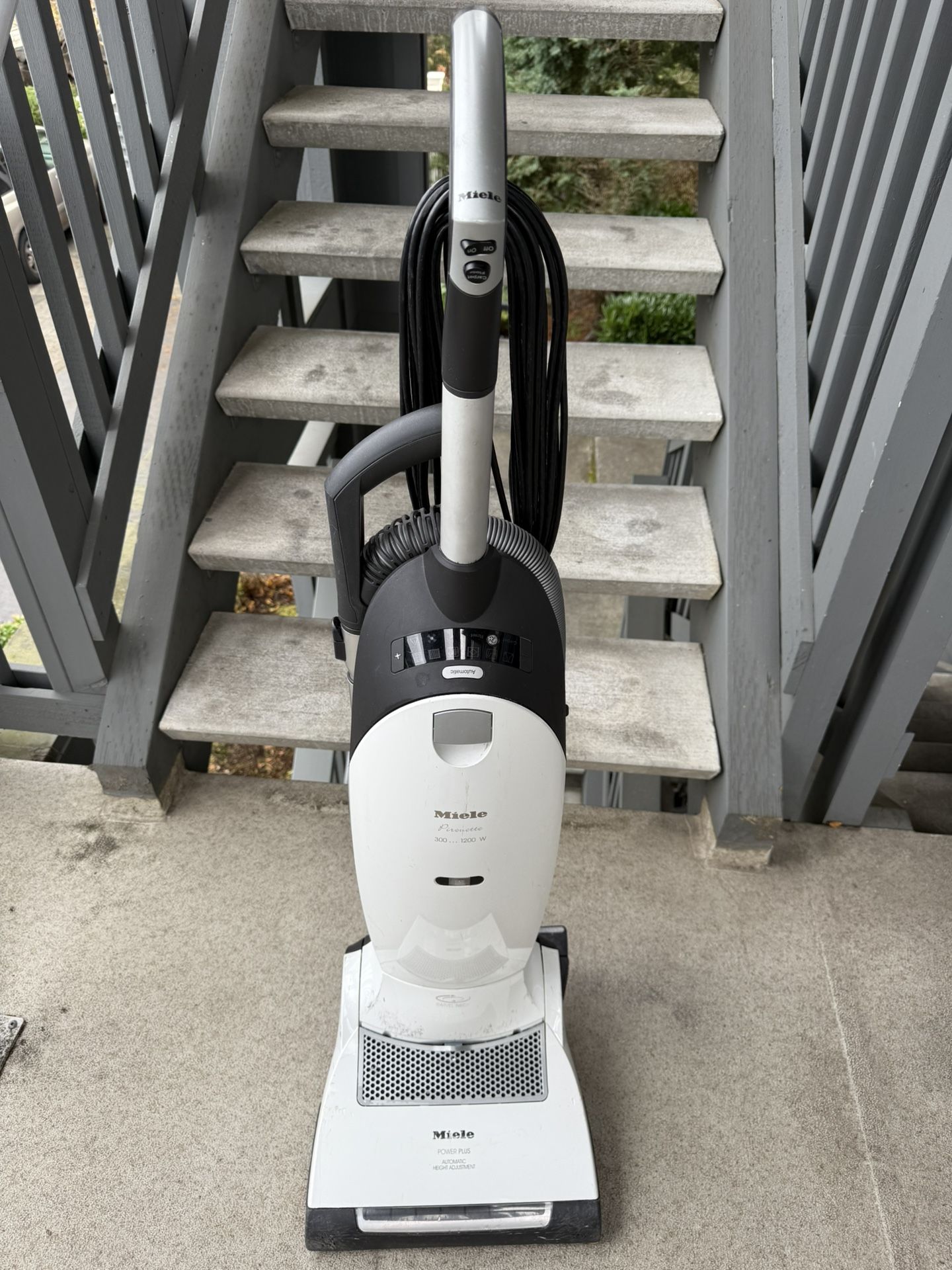 Miele Swing S7580 Upright Vacuum Cleaner - White