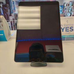 iPad 6th Generation 32GB (Excellent Condition) Comes With A One Month Warranty